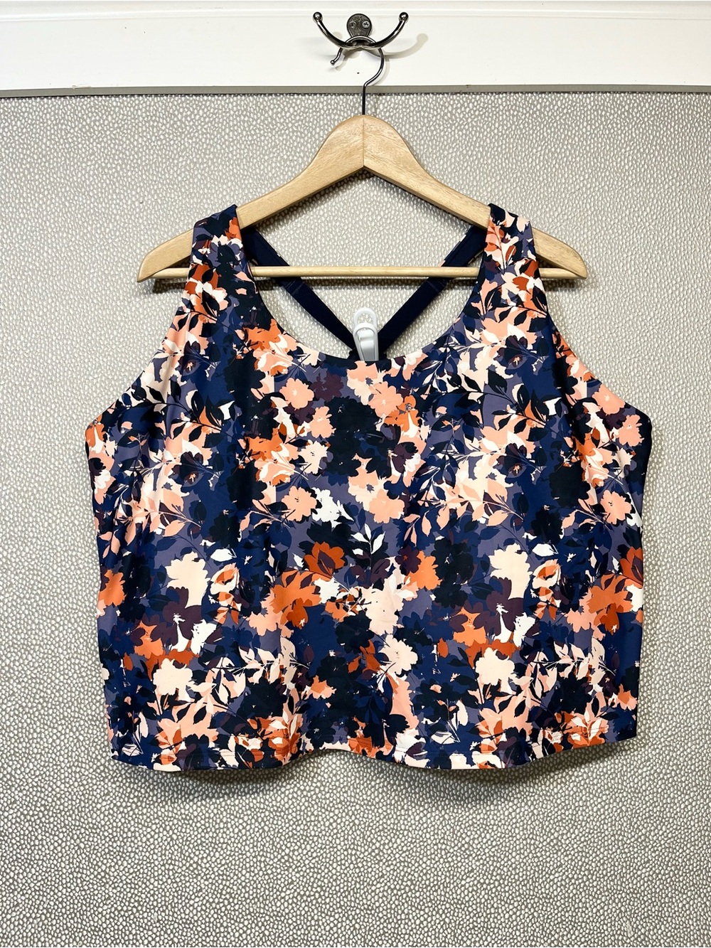 🆕 4X Old Navy Active Powersoft Floral Navy and Peach Cropped Tank Top NWOT